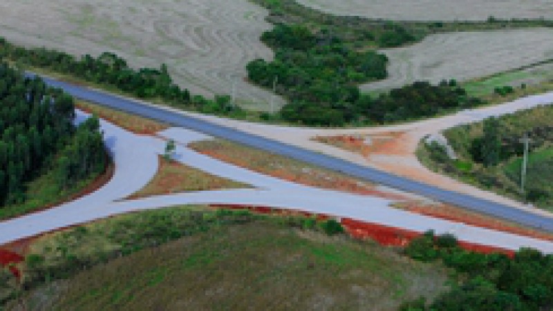 O governo do Estado anunciou, nessa quinta-feira (6), que fechou acordo com o governo federal para conclusão do trecho norte da RSC 471, que vai do município de Barros Cassal, na região do Alto do Botucaraí, a Rio Grande, no sul do Estado. A conclusão da