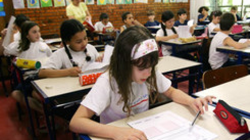 A Secretaria da Educação, por meio de duas Coordenadorias Regionais de Educação (CREs), recebem, desde esta segunda-feira (28), inscrições para contratos temporários de professores. Os candidatos podem se inscrever para lecionar a disciplina de Língua