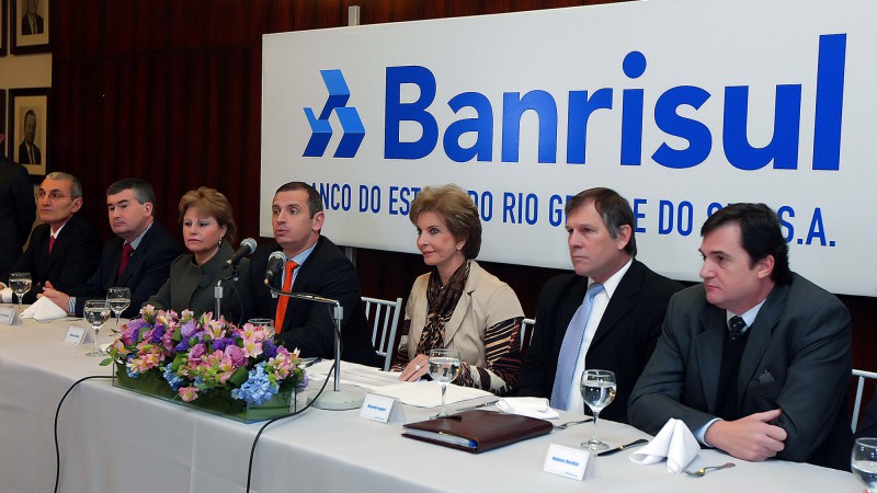 A governadora Yeda Crusis participa da solenidade de apresentação do balanço financeiro, do primeiro semestre de 2010, do Banrisul.