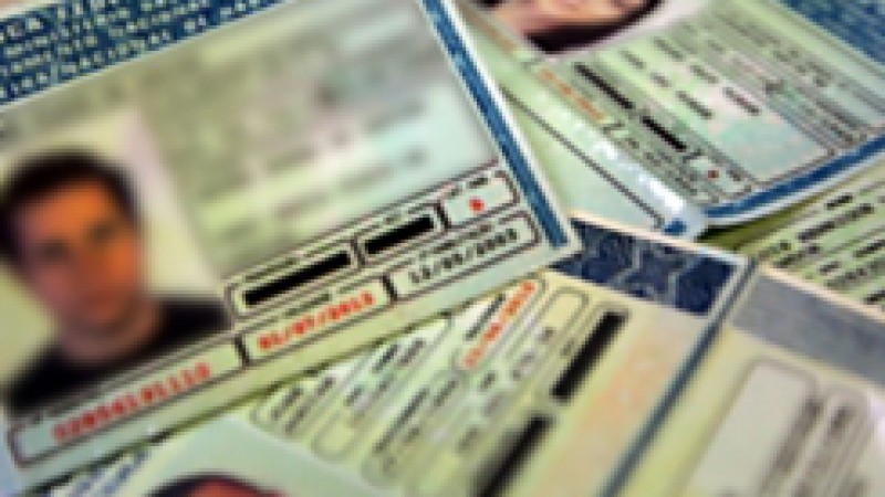 Um edital do Detran/RS, publicado no Diário Oficial do Estado (DOE), na última sexta-feira (10), convocou 10,8 mil condutores punidos administrativamente, por meio de Processos de Suspensão do Direito de Dirigir, para entregar a CNH em 48 horas. O prazo