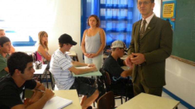 Cerca de 1,2 mil alunos do Instituto Estadual de Educação Barão de Tramandaí, no Litoral Norte do Estado, retornaram às aulas normalmente nesta semana. A escola ficou entre as mais danificadas pelos temporais ocorridos no final do ano passado. O