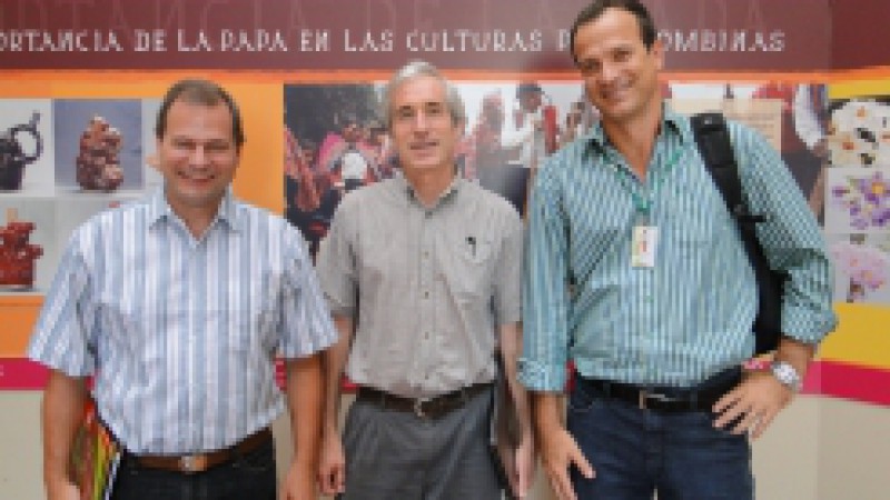 O adjunto da Secretaria da Agricultura, Pecuária e Agronegócio (Seapa), Claudio Fioreze, acompanhado pelo coordenador das Câmaras Setoriais e Temáticas da pasta, Dílson Bisognin, visitaram, na segunda-feira (20), a Estação Experimental de Verão do Centro