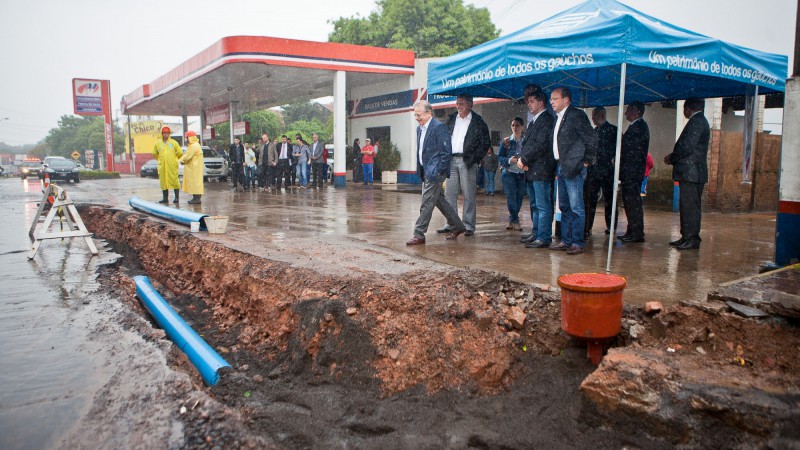 24.10.13: Governador Tarso Genro visita a obra da Corsan durante interiorização.