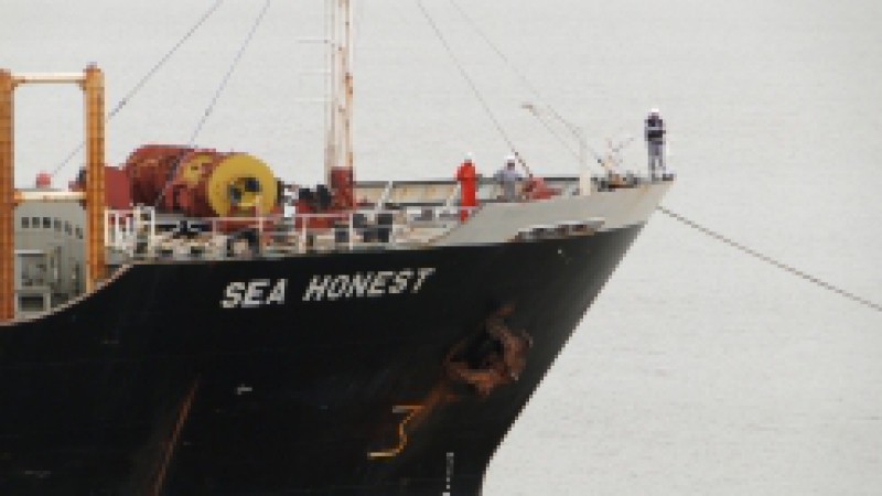 O navio Sea Honest, de bandeira panamenha, atracou no Porto de Porto Alegre na manhã desta quarta-feira (16), carregado de 7 mil toneladas de cevada. A embarcação, com carga de origem argentina, deve operar pelos próximos dois dias no descarregamento