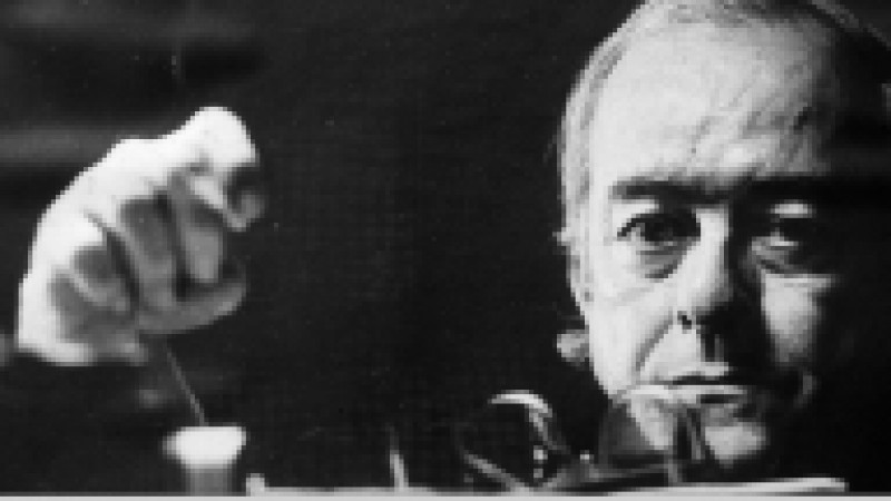 Os 100 anos do poetinha Vinicius de Moraes será celebrado com várias homenagens em todo o Brasil. A FM Cultura também comemora o centenário do compositor e veicula, a partir da data de seu aniversário, 19 de outubro, a série Vinicius: Poesia, Música e