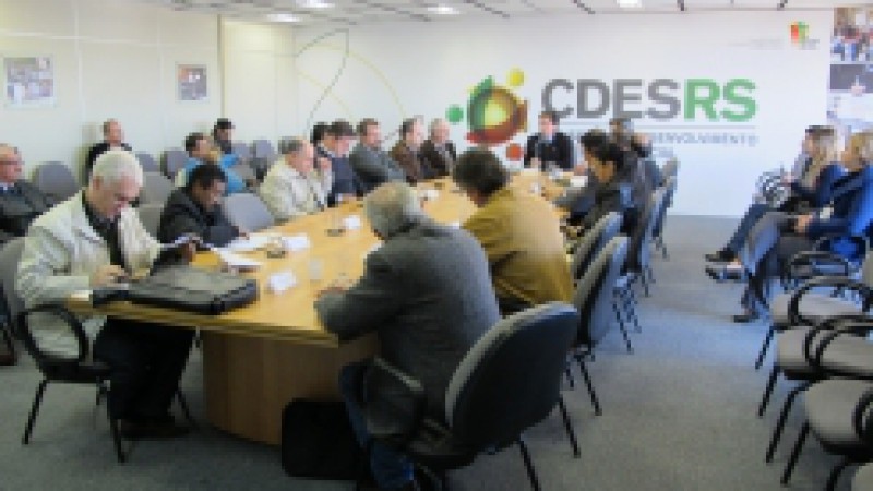 A elaboração do Plano Estadual de Recursos Hídricos (PERH) foi debatida na tarde desta quarta-feira (25), no Conselho de Desenvolvimento Econômico e Social (Cdes-RS). No encontro da Câmara Temática Meio Ambiente, conselheiros, pesquisadores,