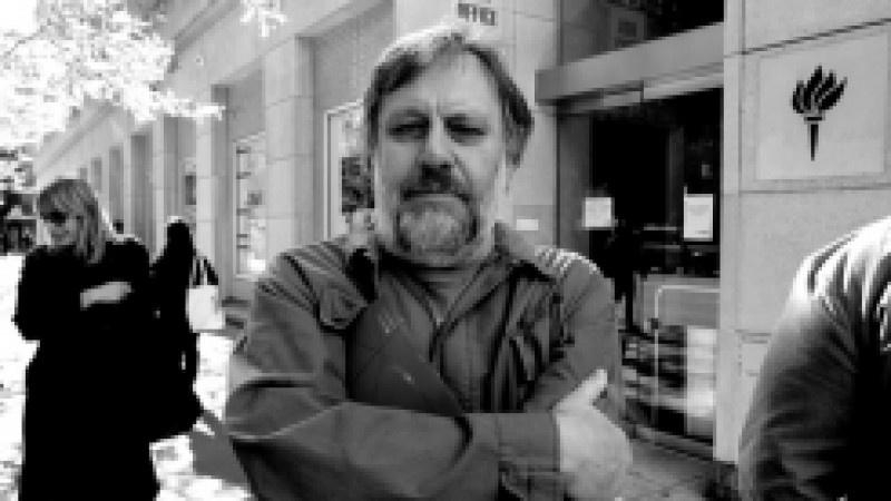 O Roda Vida, da TVE, desta segunda-feira (08), às 22h, recebe o filósofo esloveno Slavoj Zizek, que nasceu na antiga Iugoslávia, em Liubliana, hoje capital da Eslovênia. Fez doutorado em filosofia e estudou psicanálise na Universidade de Paris.Tem como