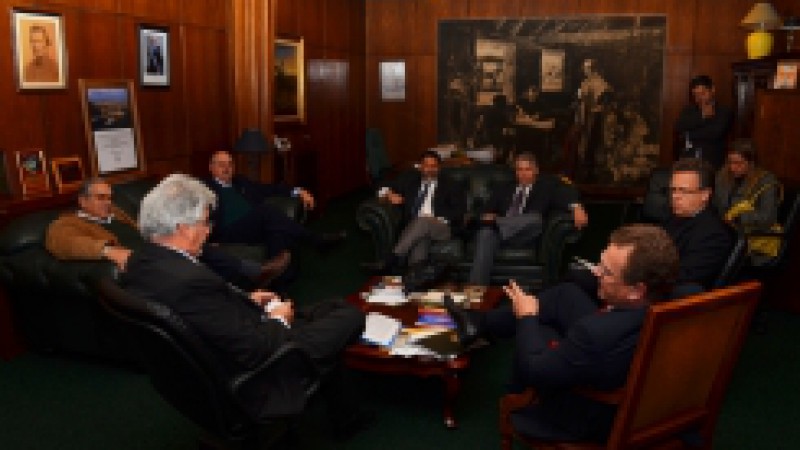 A proposta de estabelecer cotas de exportação do arroz entre os países do Mercosul foi rejeitada pelo ministro da Agricultura do Uruguai, Tabaré Aguerre. Ela foi apresentada ao ministro uruguaio na tarde desta quinta-feira (20), em Montevideu, por uma