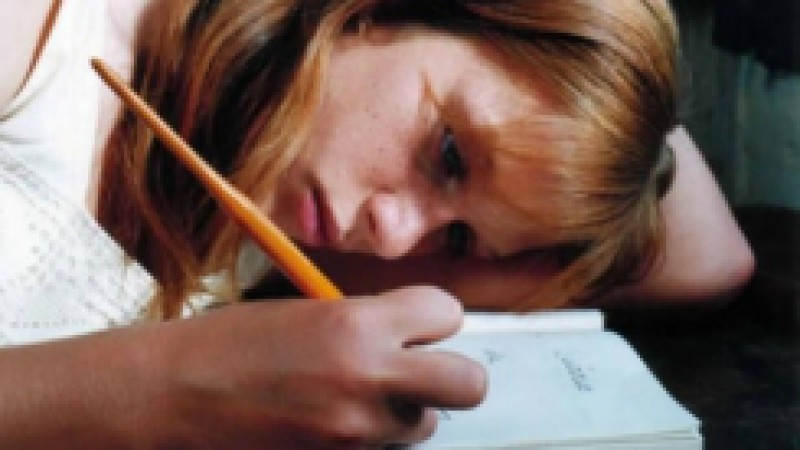 A TVE exibe nesta sexta-feira (10), às 22h30, o filme Vida de Menina, inspirado no livro Minha Vida de Menina - O Diário de Helena Morley, de Alice Dayrell, tem como pano de fundo um Brasil que acaba de abolir a escravatura e proclamar a República. Nesse