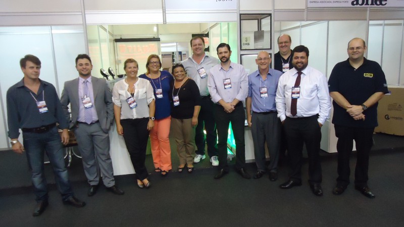 Integrantes do estande coletivo do Rio Grande do Sul