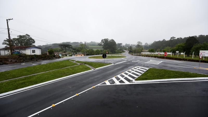 SÃO MARCOS,RS,BRASIL,290914: Secretário João Victor Domingues Inaugura o trevo dos Caminhos de Pedra na VRS 855 que liga a Vila São Marcos ao Santuário de Nossa Senhora do Caravaggio. Foto: David Alves/Palácio Piratini