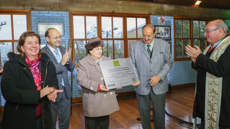 CAXIAS DO SUL, RS, BRASIL 18.06.2015: Acompanhada do secretário estadual do Trabalho e Desenvolvimento Social, Miki Breier, a secretária extraordinária do Gabinete de Políticas Sociais, Maria Helena Sartori, participou, da inauguração da Casa Florescer,