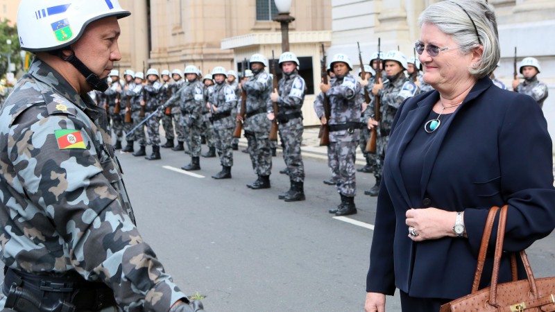 PORTO ALEGRE, RS, BRASIL 26.04.2017: O governador José Ivo Sartori recebeu, nesta quarta-feira (26), a embaixadora Real da Noruega, Aud Marit Wiig, no Palácio Piratini. A representante visita o Rio Grande do Sul pela primeira vez. Entre as agendas no