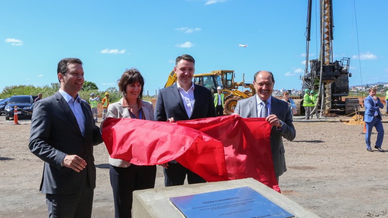 PORTO ALEGRE, RS, BRASIL 22.03.2018: Solenidade de lançamento da pedra fundamental das obras de expansão do Aeroporto Internacional Salgado Filho (ou Porto Alegre Airport, marca usada pela Fraport Brasil). Foto: Luiz Chaves/Palácio Piratini