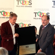 PORTO ALEGRE, RS, BRASIL 21.05.2018: Para valorizar o esporte e o pioneirismo gaúcho no futebol, o governador José Ivo Sartori homenageou, nesta segunda-feira (21), durante evento no salão Negrinho do Pastoreio do Palácio Piratini, os clubes gaúchos com m