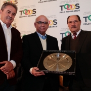 PORTO ALEGRE, RS, BRASIL 21.05.2018: Para valorizar o esporte e o pioneirismo gaúcho no futebol, o governador José Ivo Sartori homenageou, nesta segunda-feira (21), durante evento no salão Negrinho do Pastoreio do Palácio Piratini, os clubes gaúchos com m