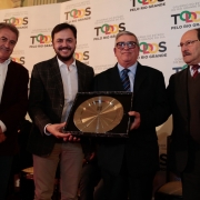 PORTO ALEGRE, RS, BRASIL 21.05.2018: Para valorizar o esporte e o pioneirismo gaúcho no futebol, o governador José Ivo Sartori homenageou, nesta segunda-feira (21), durante evento no salão Negrinho do Pastoreio do Palácio Piratini, os clubes gaúchos com m
