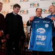 PORTO ALEGRE, RS, BRASIL 21.05.2018: Para valorizar o esporte e o pioneirismo gaúcho no futebol, o governador José Ivo Sartori homenageou, nesta segunda-feira (21), durante evento no salão Negrinho do Pastoreio do Palácio Piratini, os clubes gaúchos com m