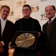 PORTO ALEGRE, RS, BRASIL 21.05.2018: Para valorizar o esporte e o pioneirismo gaúcho no futebol, o governador José Ivo Sartori homenageou, nesta segunda-feira (21), durante evento no salão Negrinho do Pastoreio do Palácio Piratini, os clubes gaúchos com m