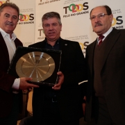 PORTO ALEGRE, RS, BRASIL 21.05.2018: Para valorizar o esporte e o pioneirismo gaúcho no futebol, o governador José Ivo Sartori homenageou, nesta segunda-feira (21), durante evento no salão Negrinho do Pastoreio do Palácio Piratini, os clubes gaúchos com m