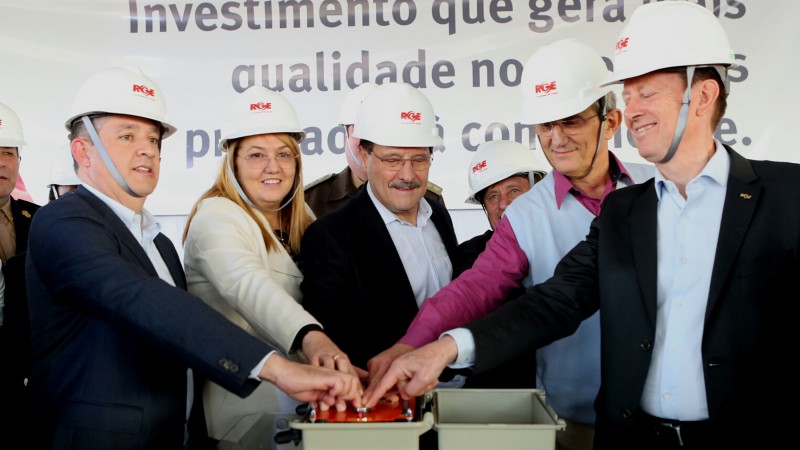PASSO FUNDO, RS, BRASIL 22.06.2018: O governador José Ivo Sartori inaugurou na tarde desta sexta-feira (22), em Passo Fundo, a subestação da RGE no bairro Santa Marta. O ministro dos Transportes, Valter Casemiro, e o prefeito de Passo Fundo, Luciano Azeve