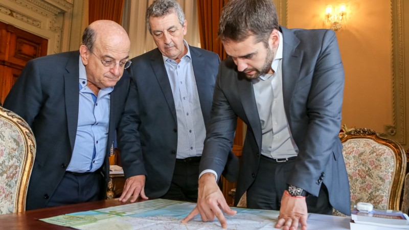 PORTO ALEGRE, RS, BRASIL, 07/02/2019 - Governador Eduardo Leite em reunião com o empresário Ricardo Castanheira da CCR e secretário Juvir Costella - Fotos Gustavo Mansur