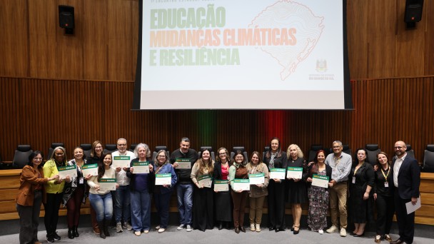Ao todo, 83 escolas participantes do primeiro ciclo do projeto receberam certificados em reconhecimento ao trabalho desenvolvido
